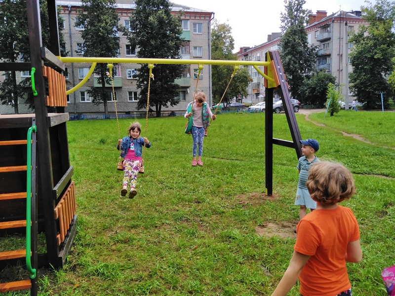 Детская площадка MIDDLE STRONG 6 с металлической качельной балкой, для города